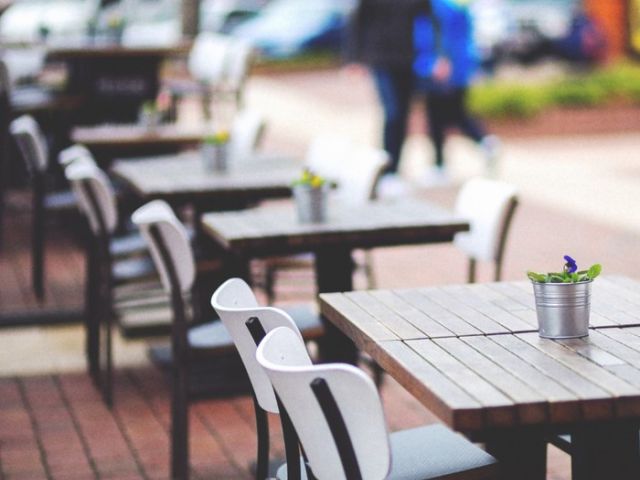 Via pública i estacionament